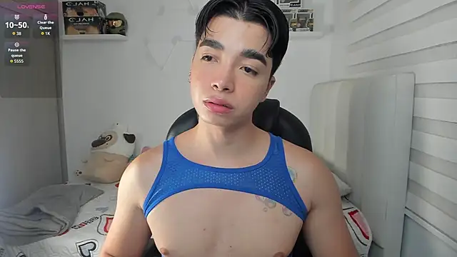 Snapshot of santy7v7 chatting on May 22, 1:28 pm santy7v7 online show from May 22, 1:28 pm