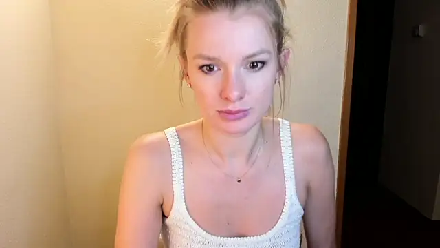 Annloveyou online show from January 4, 10:24 pm