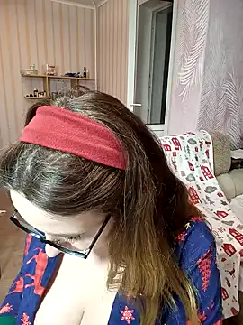 Snapshot of DienkaGreen chatting on December 22, 3:33 pm DienkaGreen online show from December 22, 3:33 pm