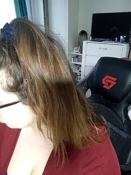 Snapshot of DienkaGreen chatting on October 31, 10:49 am DienkaGreen online show from October 31, 10:49 am