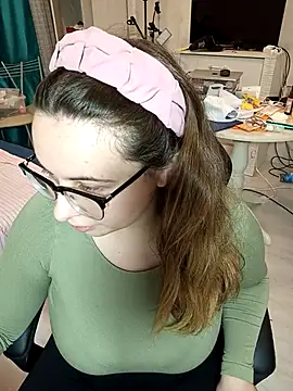 Snapshot of DienkaGreen chatting on November 8, 11:58 pm DienkaGreen online show from November 8, 11:58 pm