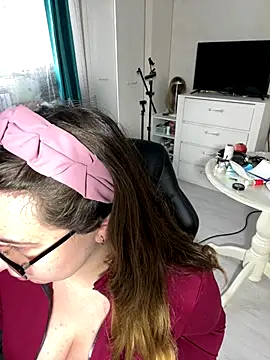 Snapshot of DienkaGreen chatting on November 12, 11:32 am DienkaGreen online show from November 12, 11:32 am