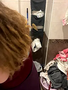 Snapshot of DienkaGreen chatting on November 25, 1:55 pm DienkaGreen online show from November 25, 1:55 pm