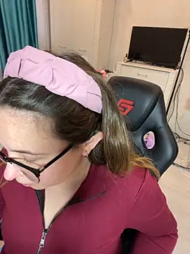 Snapshot of DienkaGreen chatting on November 27, 7:54 am DienkaGreen online show from November 27, 7:54 am