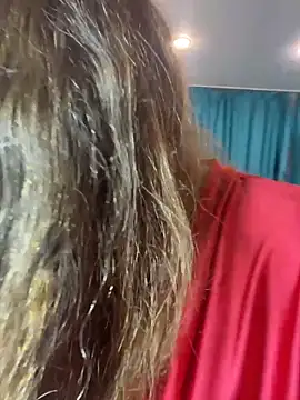 Snapshot of DienkaGreen chatting on December 15, 6:28 am DienkaGreen online show from December 15, 6:28 am