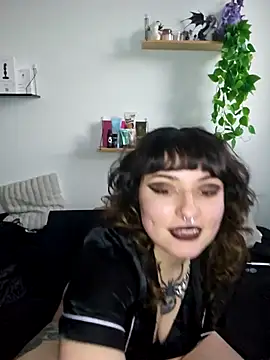 Snapshot of Moxxxie chatting on October 17, 4:53 pm Moxxxie online show from October 17, 4:53 pm