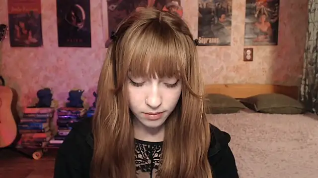 Friendly Ellie online show from March 19, 11:20 pm