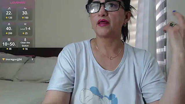 Snapshot of ISABEEL_SOFIA01 chatting on January 28, 10:34 pm ISABEEL SOFIA01 online show from January 28, 10:34 pm
