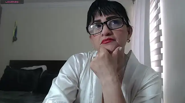 Snapshot of ISABEEL_SOFIA01 chatting on February 2, 4:00 pm ISABEEL SOFIA01 online show from February 2, 4:00 pm