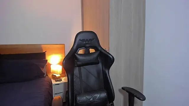 Snapshot of Justyn_Torres chatting on December 4, 7:01 pm Justyn Torres online show from December 4, 7:01 pm