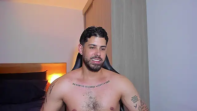 Snapshot of Justyn_Torres chatting on December 4, 10:08 pm Justyn Torres online show from December 4, 10:08 pm