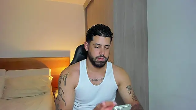 Snapshot of Justyn_Torres chatting on January 8, 1:42 am Justyn Torres online show from January 8, 1:42 am