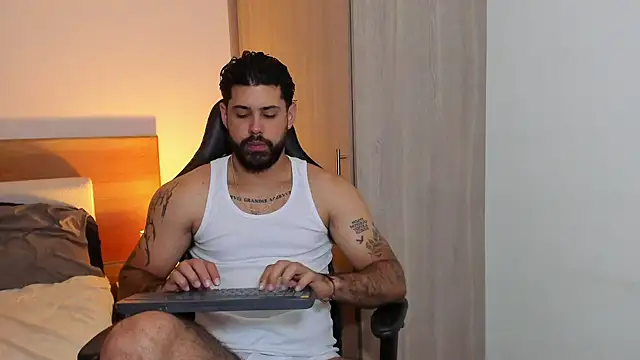 Snapshot of Justyn_Torres chatting on March 13, 2:33 pm Justyn Torres online show from March 13, 2:33 pm