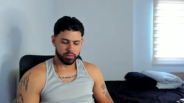 Snapshot of Justyn_Torres chatting on October 15, 12:16 pm Justyn Torres online show from October 15, 12:16 pm