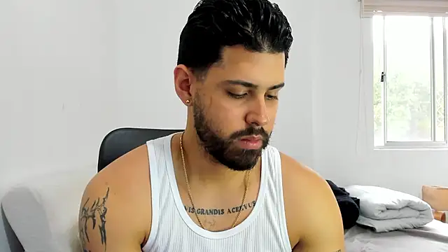 Snapshot of Justyn_Torres chatting on October 22, 12:05 pm Justyn Torres online show from October 22, 12:05 pm