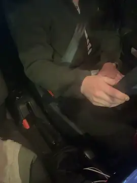 Snapshot of agitnizci13 chatting on December 4, 4:48 pm agitnizci13 online show from December 4, 4:48 pm