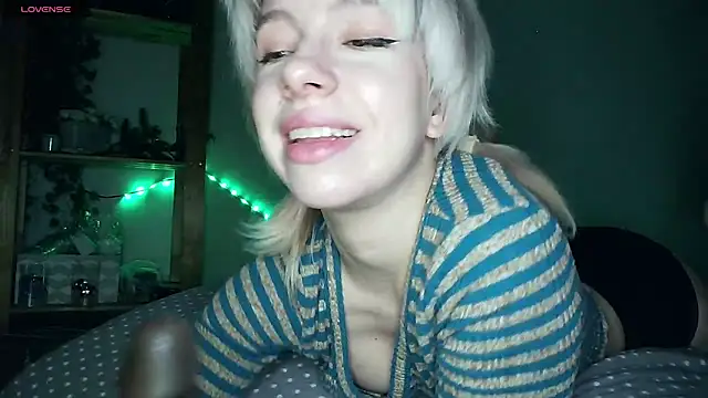Snapshot of cruellagoth666 chatting on January 10, 3:06 pm cruellagoth666 online show from January 10, 3:06 pm
