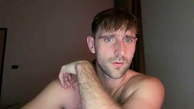 Snapshot of lukegunn chatting on March 25, 11:44 pm lukegunn online show from March 25, 11:44 pm