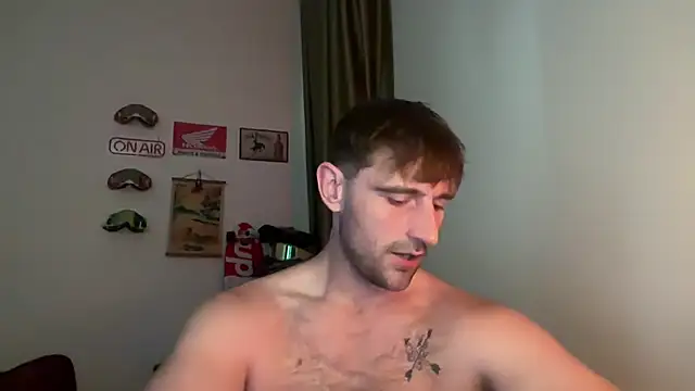 Snapshot of lukegunn chatting on March 31, 12:45 am lukegunn online show from March 31, 12:45 am