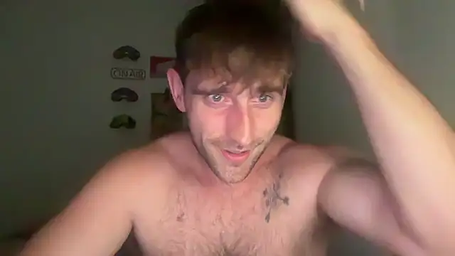 Snapshot of lukegunn chatting on April 9, 11:32 pm lukegunn online show from April 9, 11:32 pm