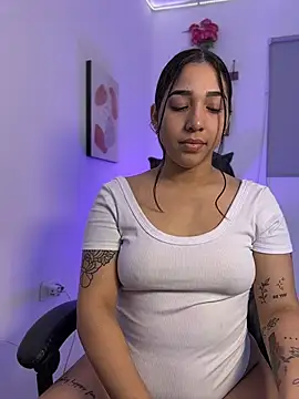 Amandanauty online show from May 2, 5:45 am