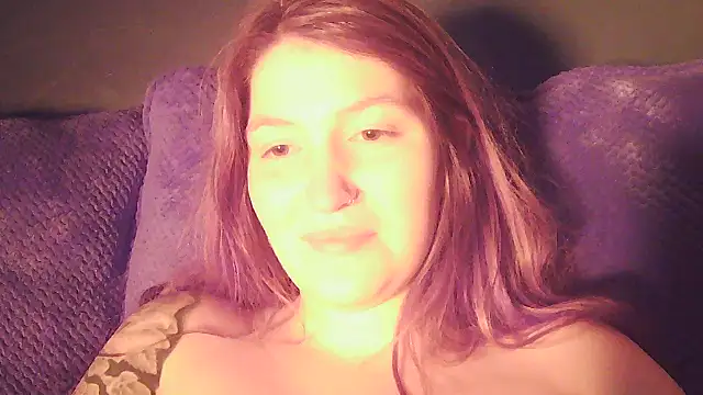 Snapshot of Angelk43 chatting on January 15, 6:40 am Angelk43 online show from January 15, 6:40 am