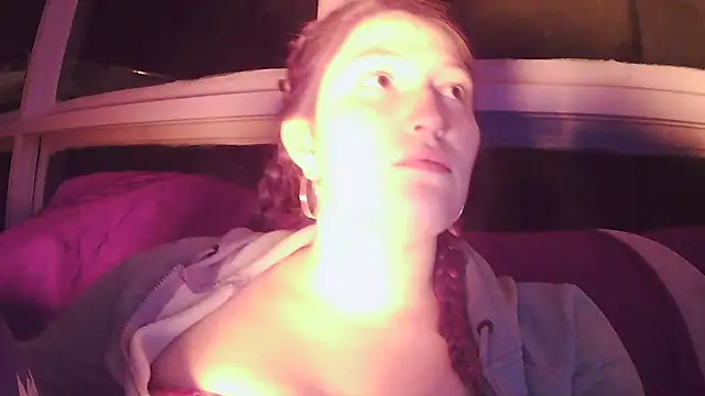 Snapshot of Angelk43 chatting on February 27, 5:51 am Angelk43 online show from February 27, 5:51 am