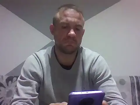 Snapshot of aroj95 chatting on April 2, 7:11 pm aroj95 online show from April 2, 7:11 pm