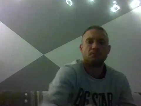 Snapshot of aroj95 chatting on April 22, 8:32 pm aroj95 online show from April 22, 8:32 pm