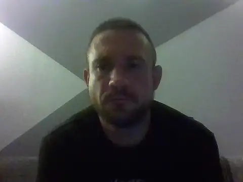 Snapshot of aroj95 chatting on June 16, 12:35 am aroj95 online show from June 16, 12:35 am