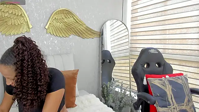 Snapshot of EmmaFerrary chatting on April 16, 7:14 pm EmmaFerrary online show from April 16, 7:14 pm