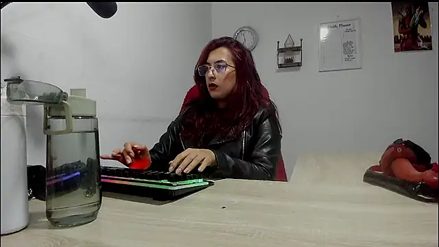 Snapshot of Scarlett_Sen chatting on February 17, 3:42 pm Scarlett Sen online show from February 17, 3:42 pm