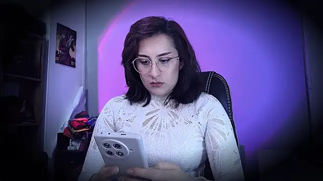 Snapshot of Scarlett_Sen chatting on June 6, 2:11 pm Scarlett Sen online show from June 6, 2:11 pm