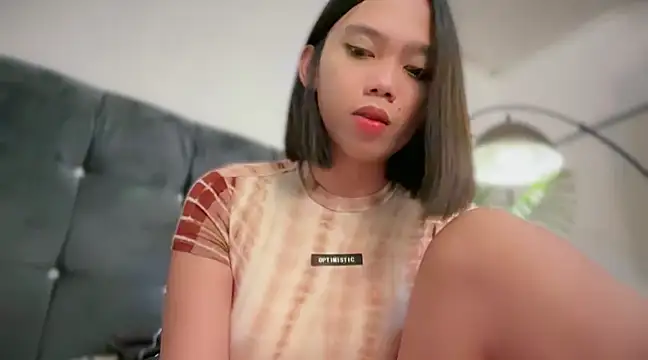 GenesisCastillano online show from February 20, 3:30 pm