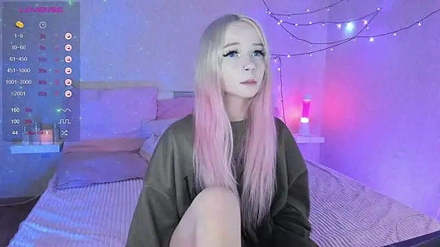 Snapshot of Misty_Shadow chatting on December 2, 6:32 pm Misty Shadow online show from December 2, 6:32 pm