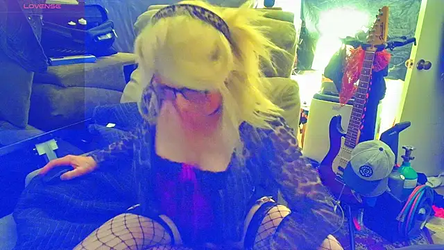 DoMeDoggyDiana online show from March 20, 8:52 am