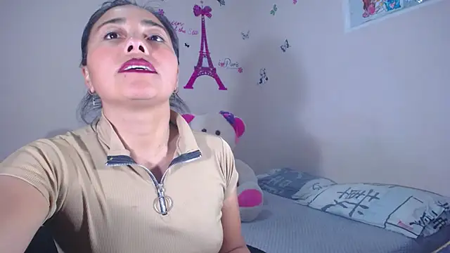 Snapshot of hanna_girl21 chatting on June 11, 1:16 am hanna girl21 online show from June 11, 1:16 am