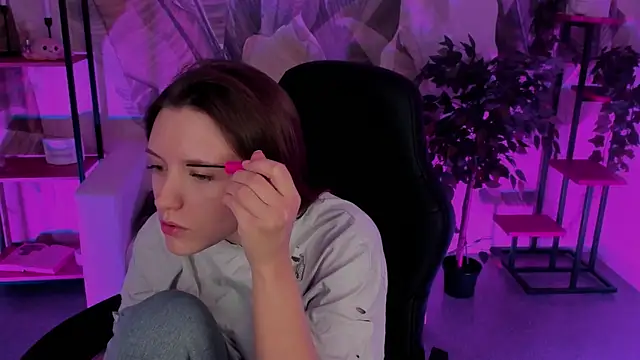 Snapshot of JennyDens chatting on December 13, 2:43 am JennyDens online show from December 13, 2:43 am