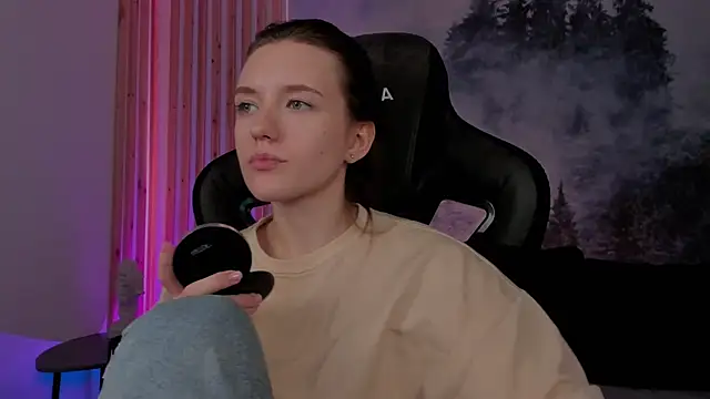 Snapshot of JennyDens chatting on December 17, 9:07 am JennyDens online show from December 17, 9:07 am