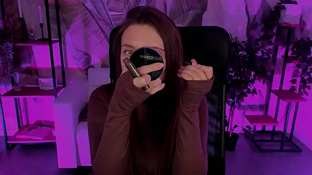 Snapshot of JennyDens chatting on December 18, 5:59 am JennyDens online show from December 18, 5:59 am