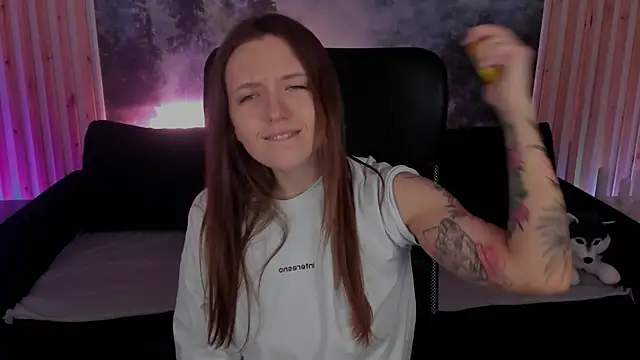 Snapshot of JennyDens chatting on January 10, 3:39 am JennyDens online show from January 10, 3:39 am