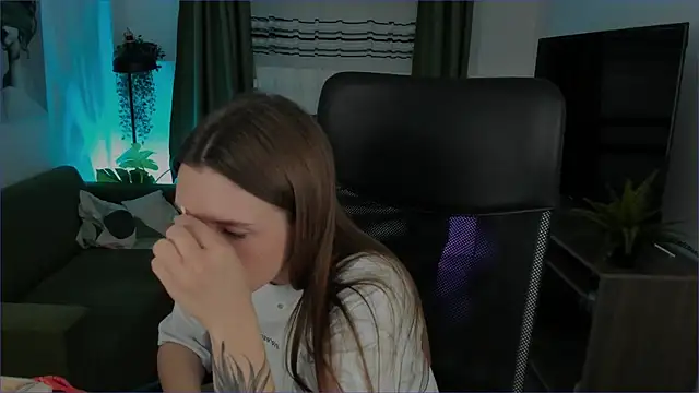 Snapshot of JennyDens chatting on January 22, 2:37 am JennyDens online show from January 22, 2:37 am