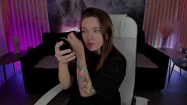 Snapshot of JennyDens chatting on February 26, 2:37 am JennyDens online show from February 26, 2:37 am