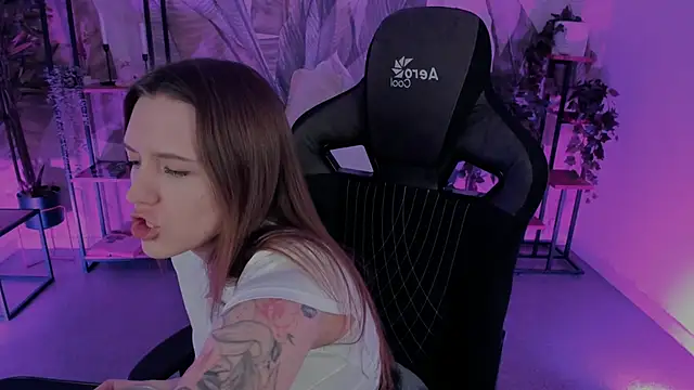 Snapshot of JennyDens chatting on March 3, 5:31 am JennyDens online show from March 3, 5:31 am