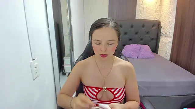 LORELAIGIVEN online show from July 4, 12:33 pm