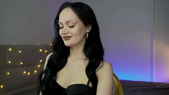 Snapshot of QueenAliss chatting on June 12, 6:34 am QueenAliss online show from June 12, 6:34 am