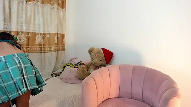 ValienteGirl  online show from December 24, 11:33 pm