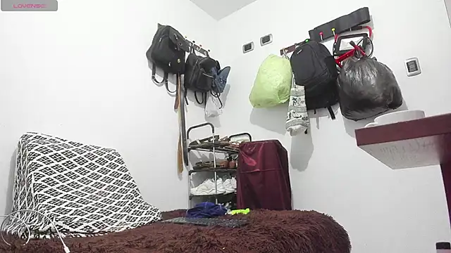 Snapshot of perla_jeff chatting on May 7, 10:31 am perla jeff online show from May 7, 10:31 am