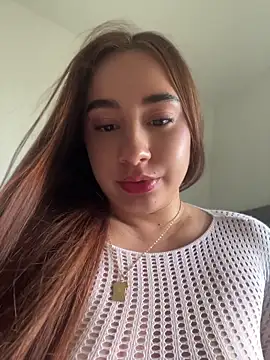 Snapshot of Elena222_ chatting on April 18, 8:09 pm Elena222 online show from April 18, 8:09 pm
