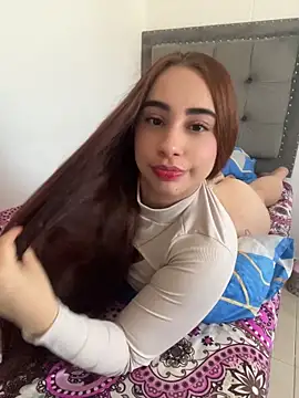 Snapshot of Elena222_ chatting on April 24, 1:46 pm Elena222 online show from April 24, 1:46 pm